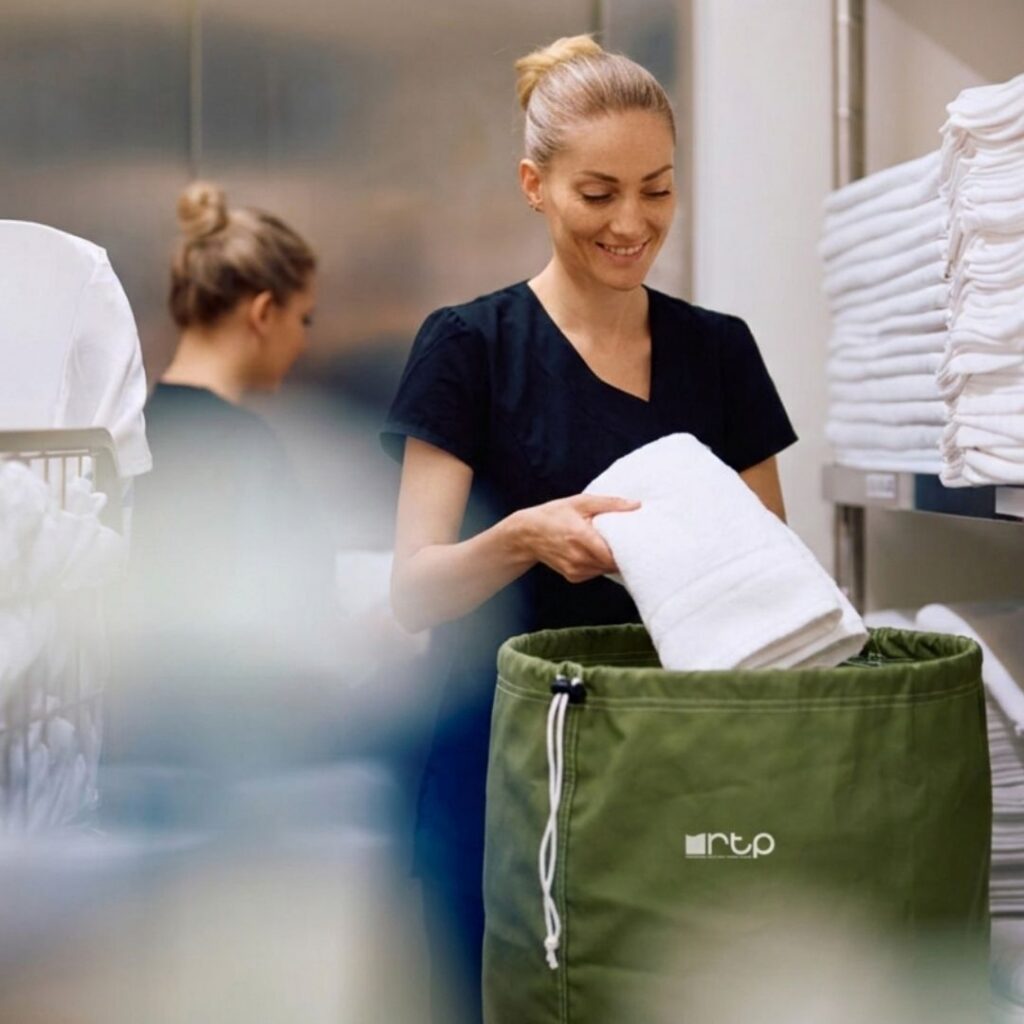 rtp-radom-worek-na-bielizne-wozek-hotelowy-na-posciel-wyposazenie-pralni (1)